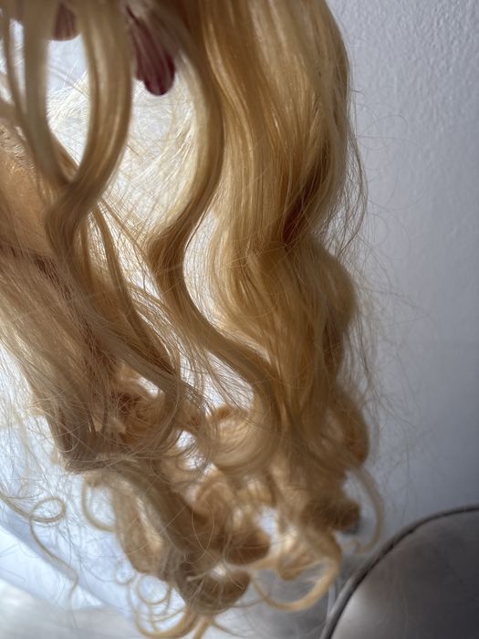 Wlosy syntetyczne na zylce miodowy blond