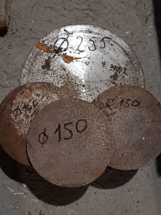 Кругляк чёрный и квадраты