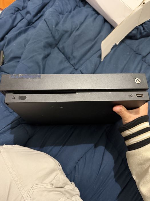 Vendo Xbox One X