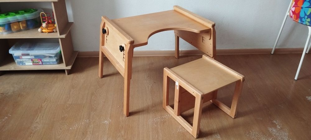 Дитячий стіл та стілець для занять