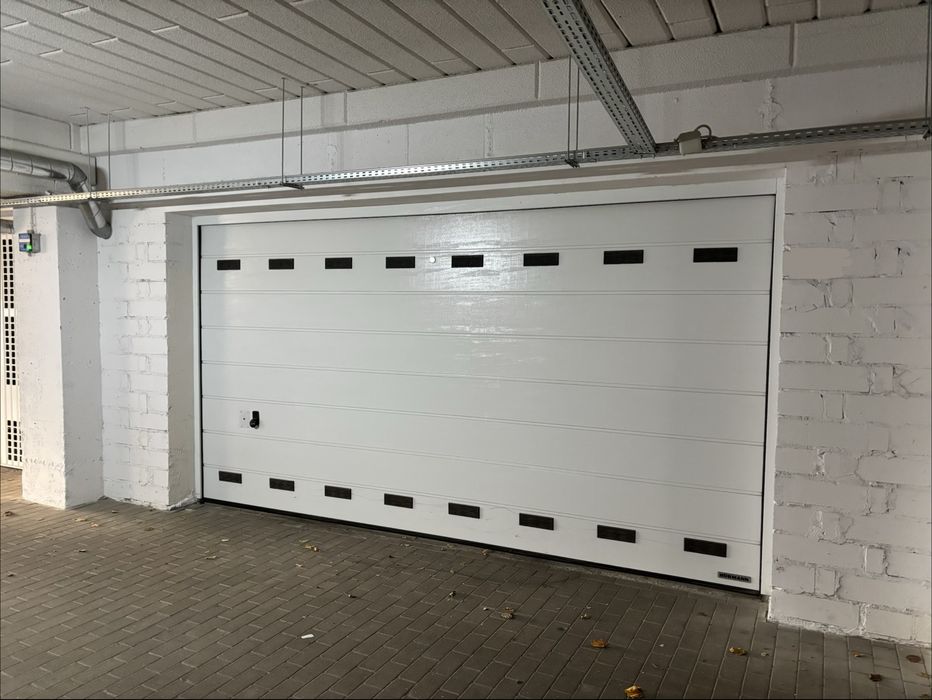 Sprzedam dwustanowiskowy garaż w hali garazowej