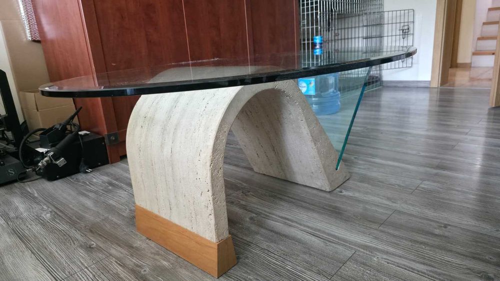 Designerski stolik kawowy – szkło + kamień naturalny (trawertyn)