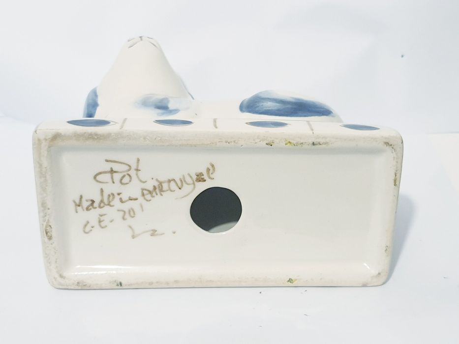 Par de lindos cães em cerâmica portuguesa assinados