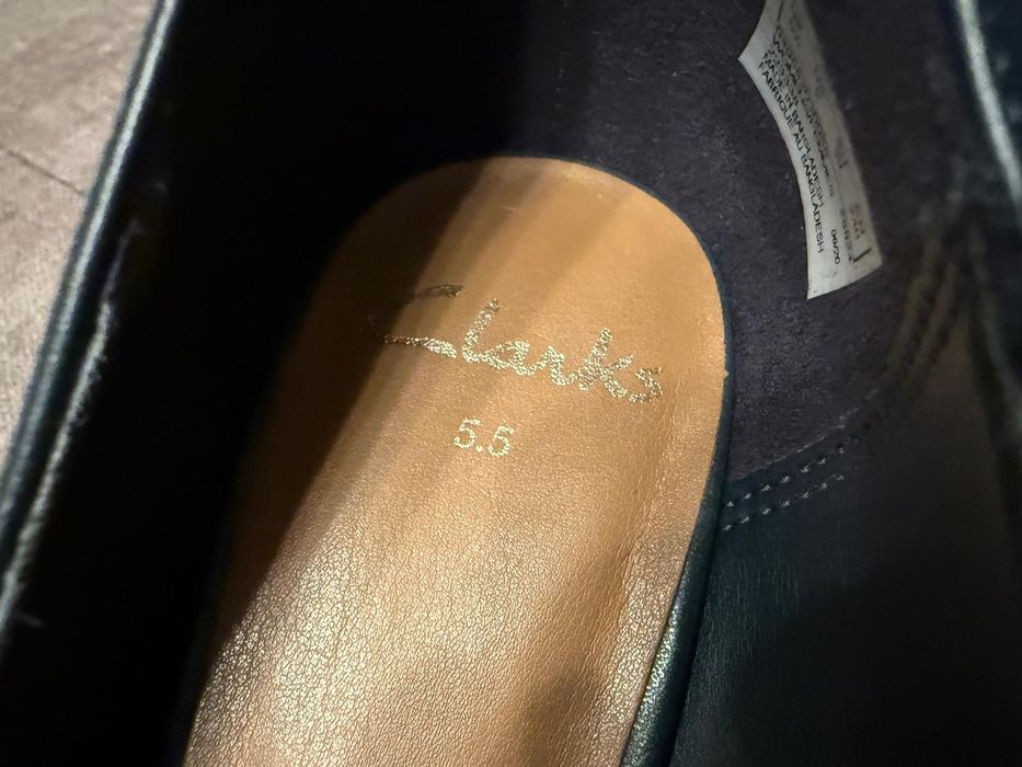 Czółenka Clarks skórzane granatowe nowe 39