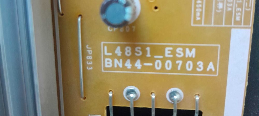 Televisão Samsung UE40H5500AW vendo as peças