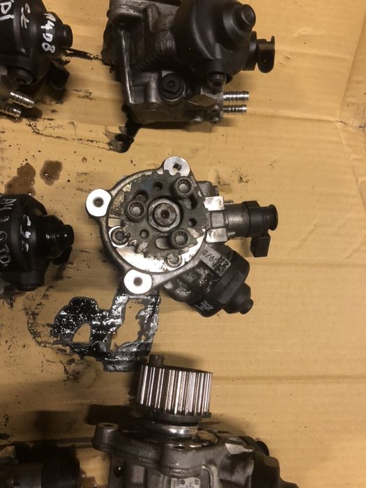 Топливный носос ТНВД Audi A4 B8 A5 Q5  VW 2.0 TDI 03l130755AC CJC CGL