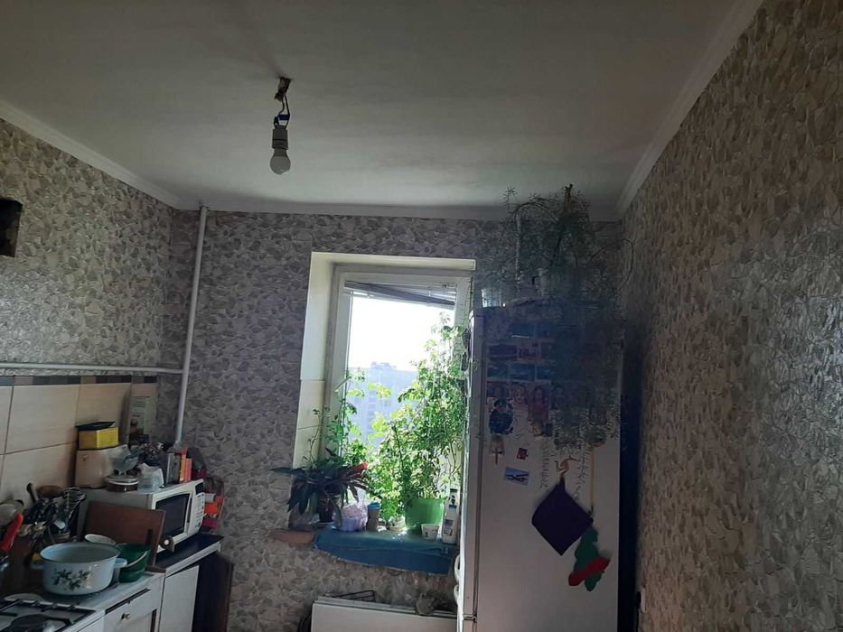 Продам квартиру 4 кім. Салтівка 656м/р 8/9 цегла 55000у.е.Q