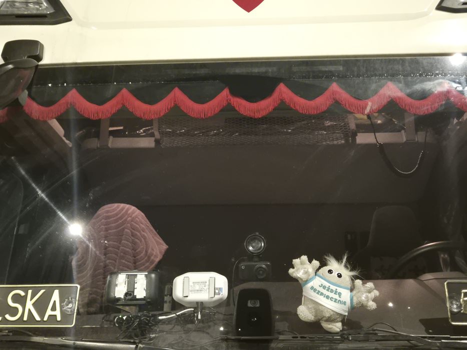 Dywaniki pikowane z haftem logo Scanii + blenda na szybę!