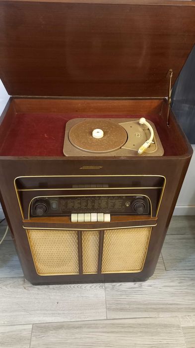 Móvel gira discos Blaupunkt