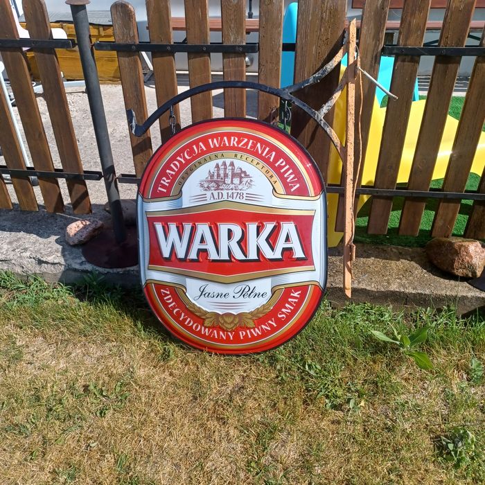 Reklama neon podświetleny piwa Warka