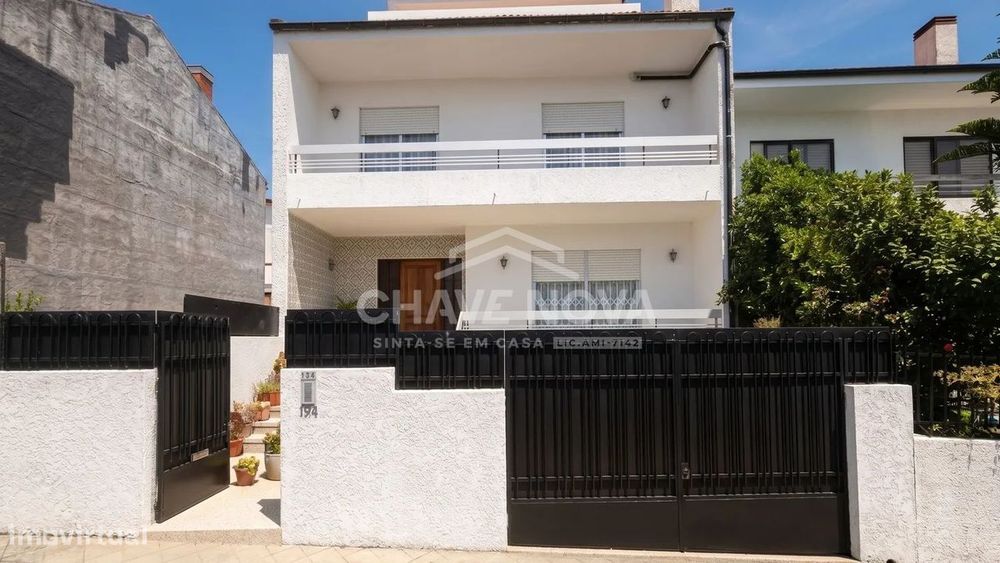 PS - Moradia em Banda V5 c/ Garagem e Jardim em Mafamude (Laborim)