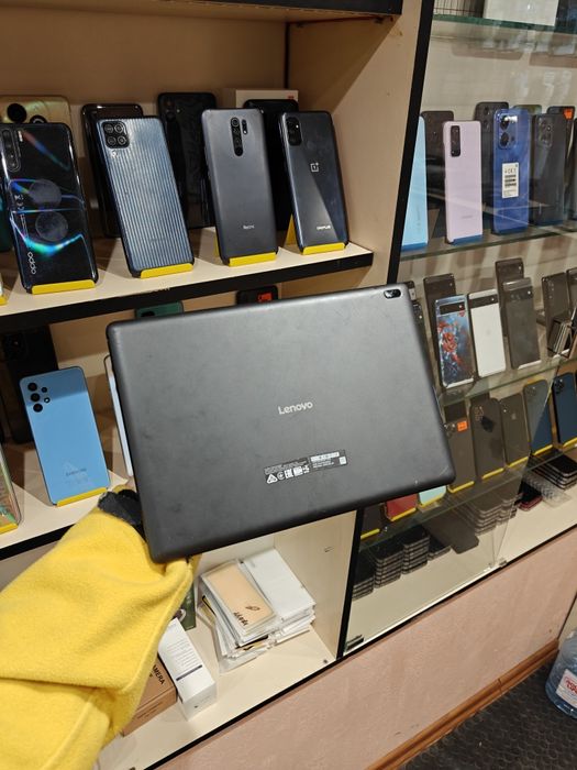 Планшет Lenovo TB-X104F 2/16GB 10" гарний стан!