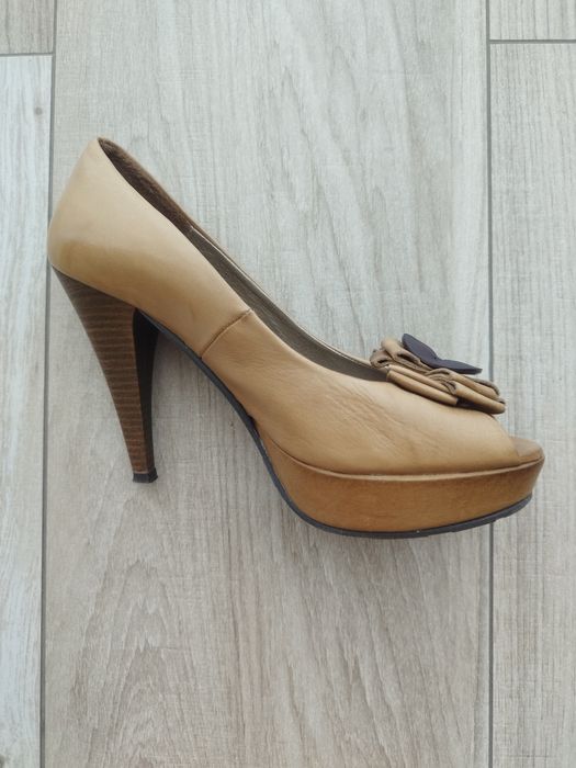 Sapatos em pele, tamanho 37