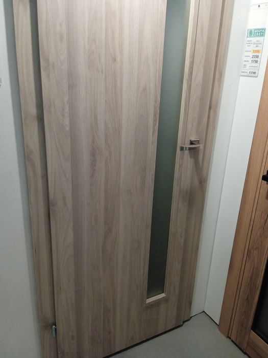 Нові двері + коробка, замок і завіси