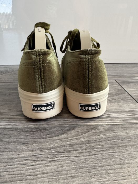 Welurowe trampki na platformie Superga 38