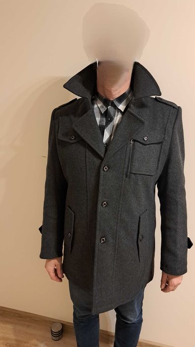 Płaszcz o klasycznym kroju