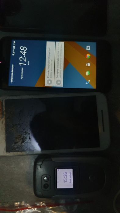Zestaw 7 telefonów 15 ekranów 5 bateri 3 etui