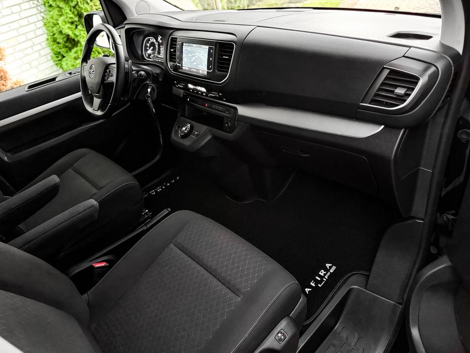 VAN BUS osobowy 8 miejsc Wynajem Wypożyczenie Bez Limitu Kilometrow