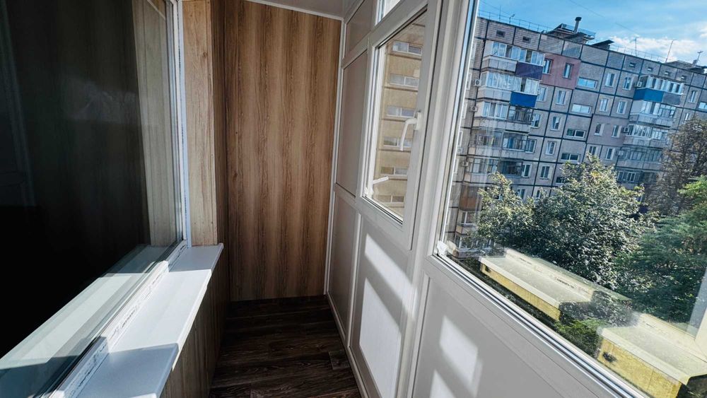 Продам трикімнатну квартиру на Зарічному, вулиця Десантна.