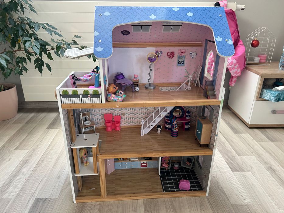 Domek dla lalek z akcesoriami