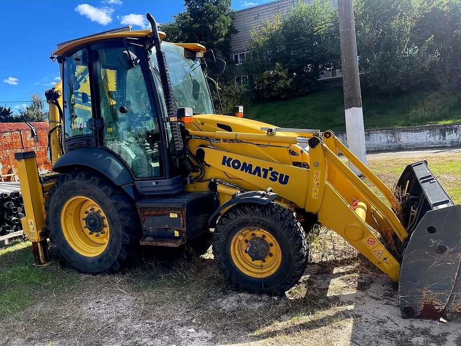 Екскаватор навантажувач Komatsu WB93R