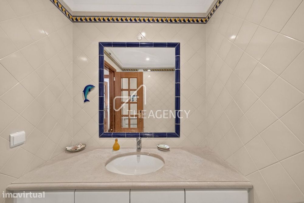 Amplo Apartamento T3+1 no Último Andar nos Jardins da Parede