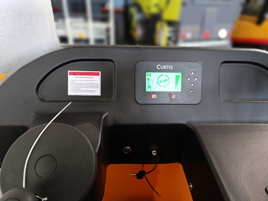 Empilhador retrátil eletrico