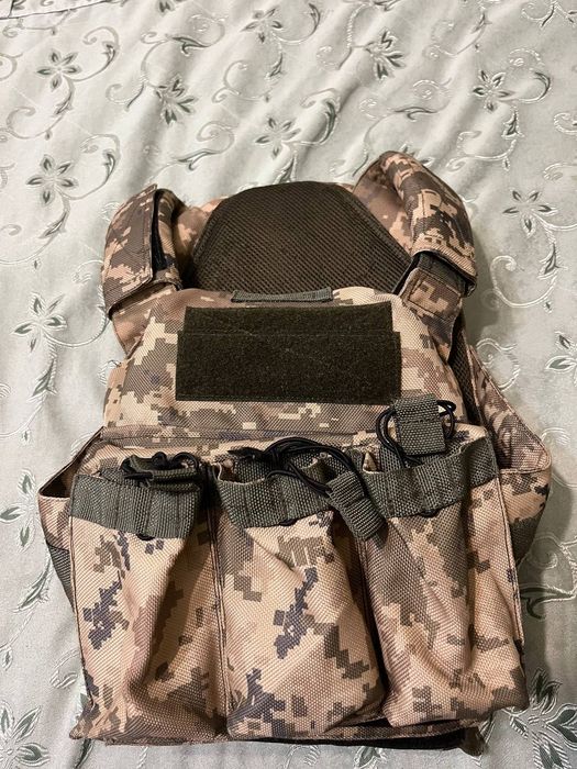 Продається тактичний жилет,розгрузка(без плит)