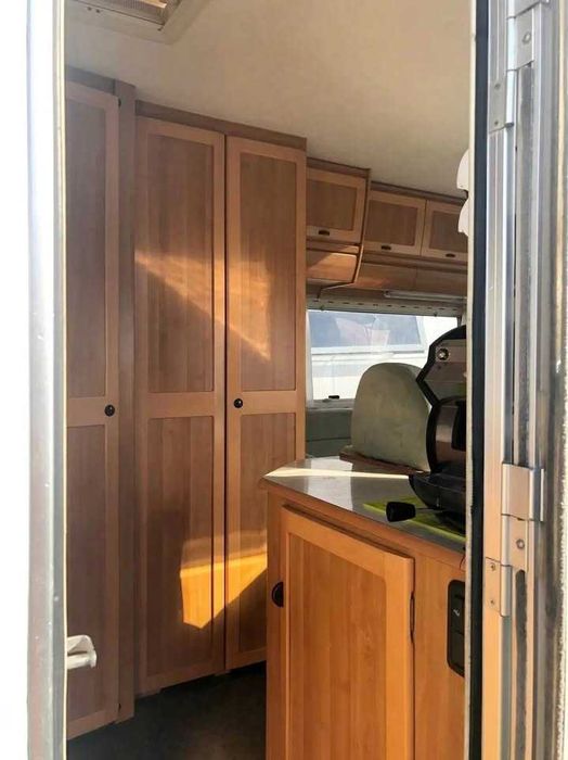 Autocaravana Hymer Integral 2.8 - 6 Lugares Livrete