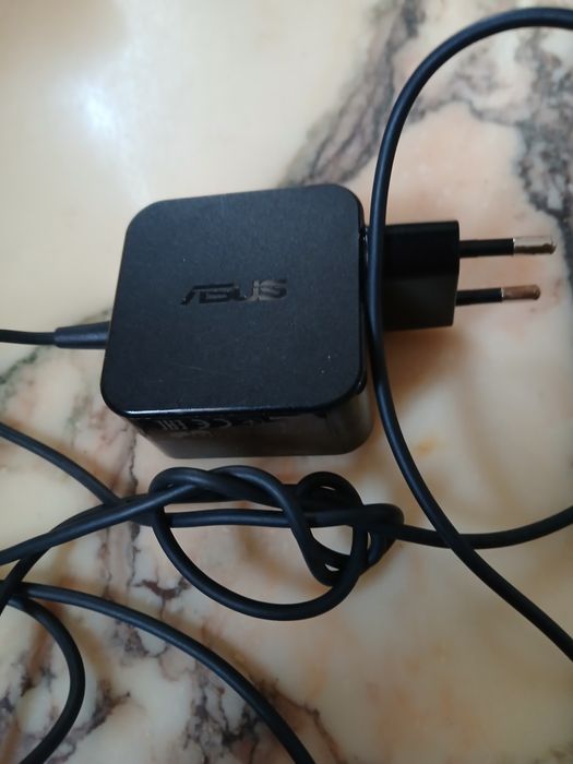 Zasilacz do laptopa ASUS, złàcze USB-C.
