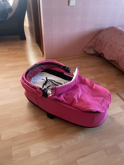 Cybex Priam набір: шасі + прогулка + люлька + автокрісло cloud