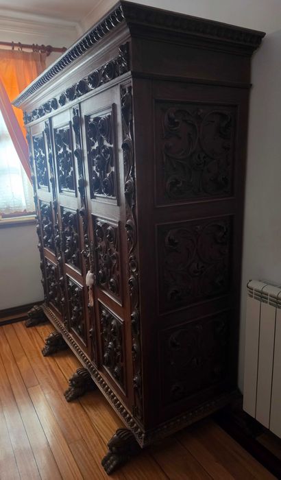 Guarda Roupa e Cama antiga, madeira maciça