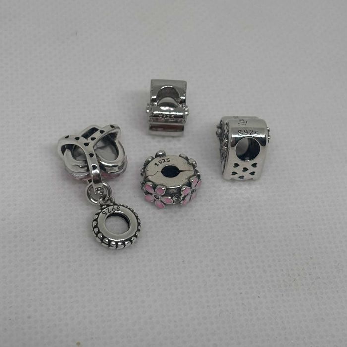 Darmowa dostawa! Zestaw 4 charmsów