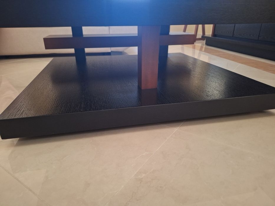 Mesa de centro de sala em madeira maciça