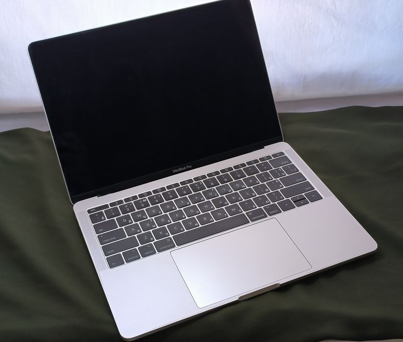 Apple MacBook Pro i5 - 7360U