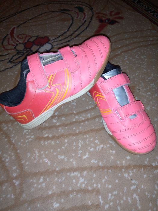 Кроссовки Adidas.