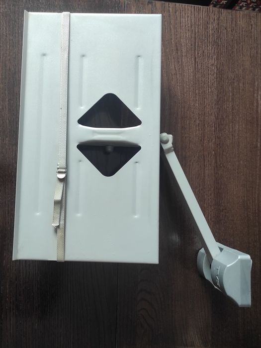 Поличка підвісна під телевізор або проектор