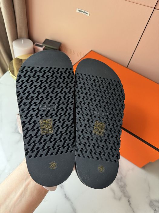 Klapki hermes chypre suede