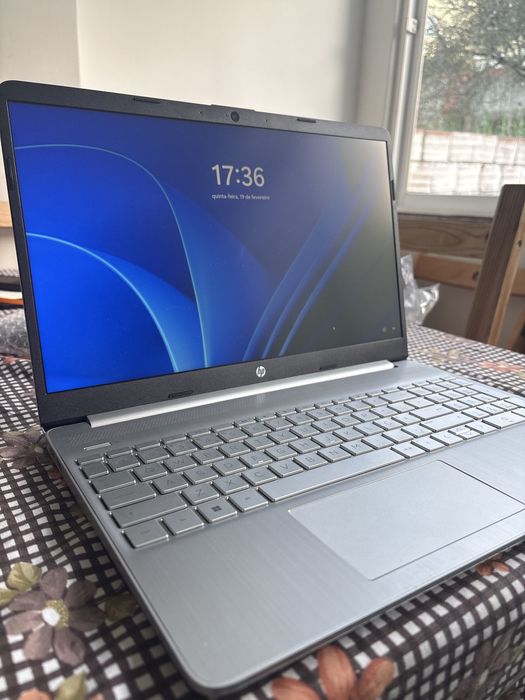 Portatil HP 238G