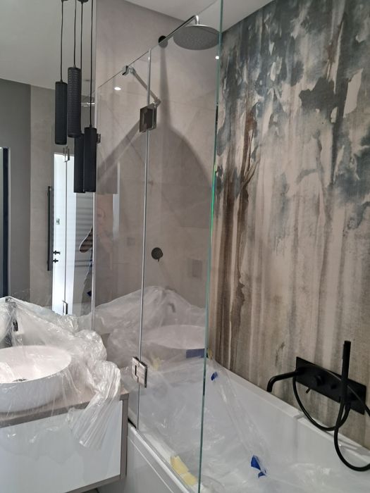 Стекланная шторка для ванной