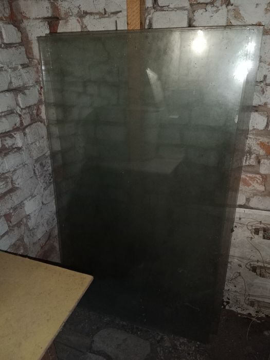 Продам скло 4 мм.1300/750.