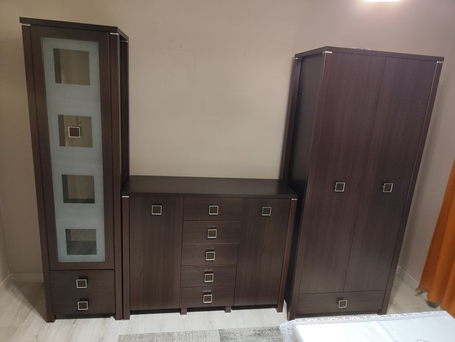 Meble do salonu: szafa, komoda i witryna