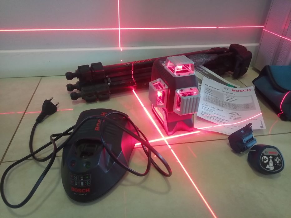 Laser Bosch GLL 3-80 C , krzyżowy ,  3x360 st. Statyw