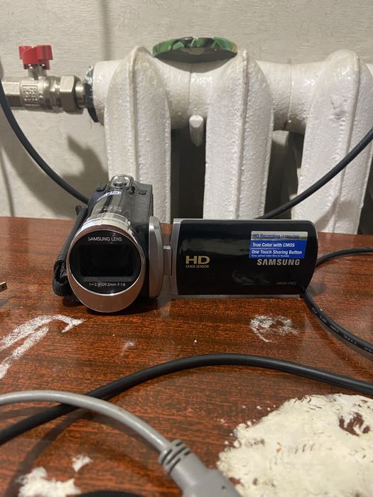 Продам відеокамеру samsung hmx-f90