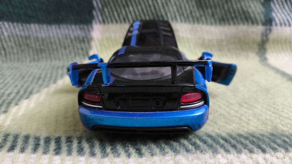 Машинка Dodge Viper SRT10 ACR 1:24 Bburago
