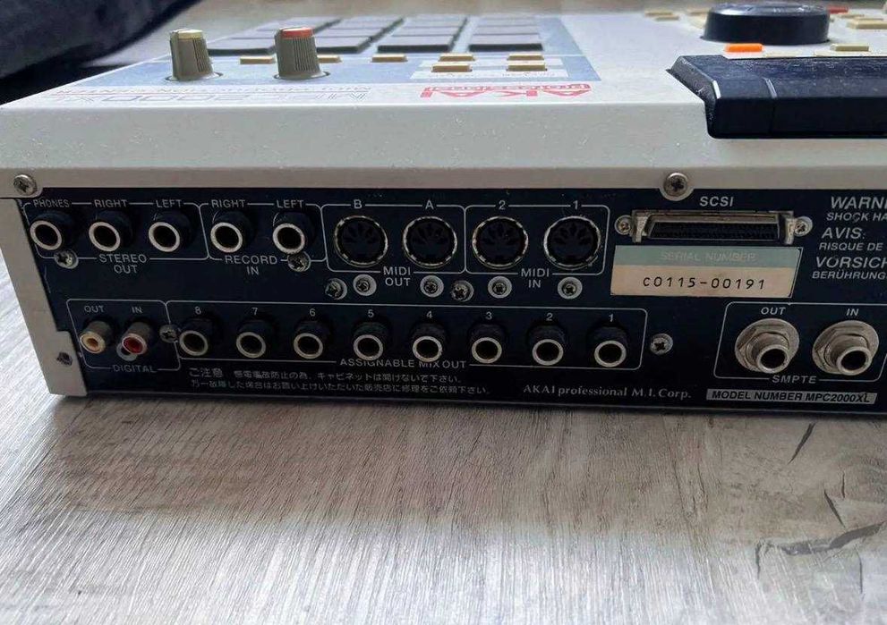sampler vintage Akai mpc 2000 XL