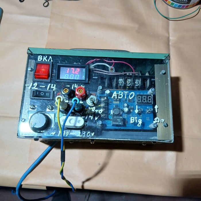 Зарядний пристрій для автомобільних акумуляторів