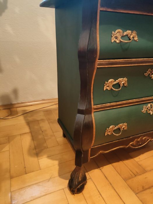 Komoda ręcznie malowana zielona.