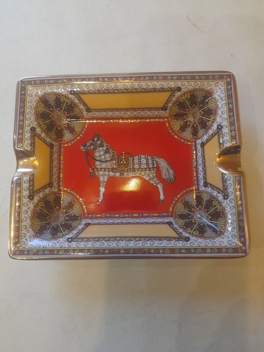 Элитная  пепельница.