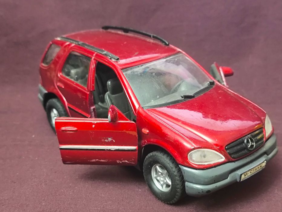Машинка Mercedes-Benz M-Class 1:32 Welly